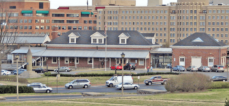 What Hotels Are Near Amtrak in Alexandria, VA?